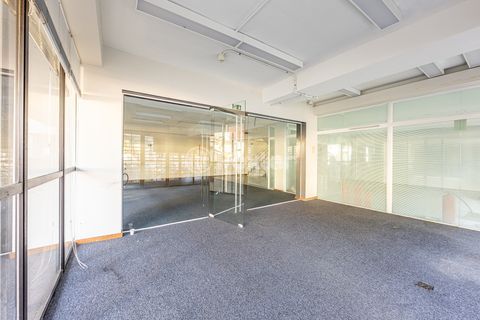 Image 4 - 726263