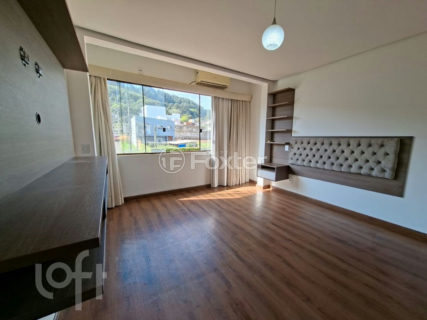 Image 35 - 729857