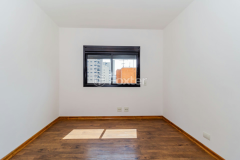 Image 30 - 735008