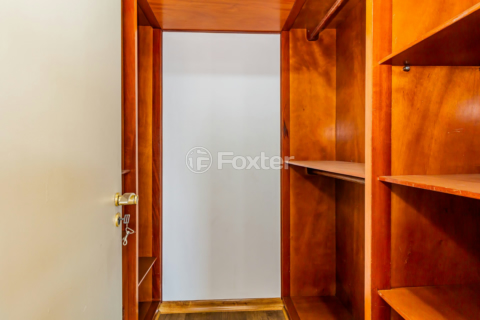 Image 38 - 735008