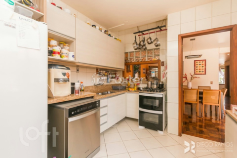 Image 31 - 737231