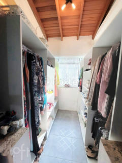 Image 9 - 737311