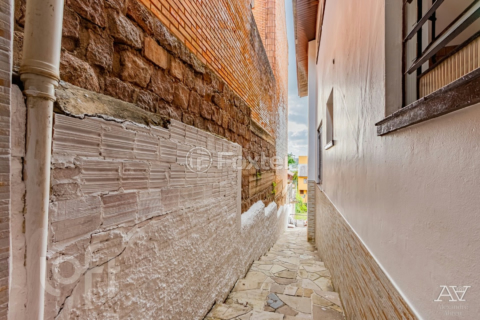 Image 39 - 737378