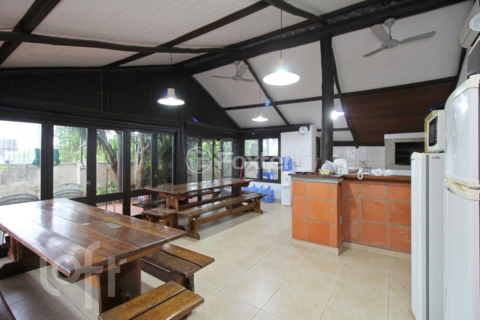 Image 20 - 737413