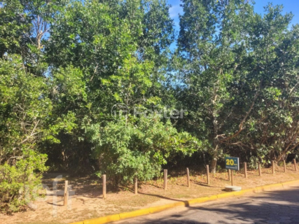 Image 4 - 737508
