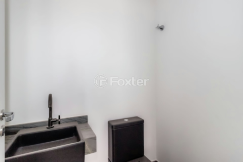 Image 38 - 746582