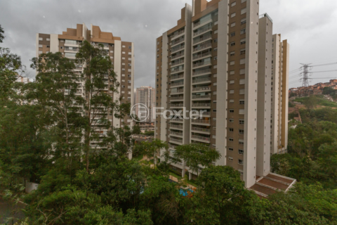 Image 32 - 747102