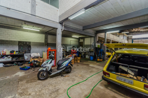 Image 8 - 748095