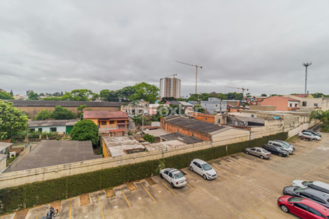 Image 8 - 748129