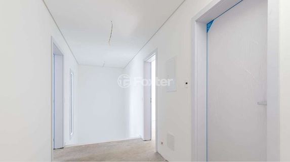 Image 6 - 748940