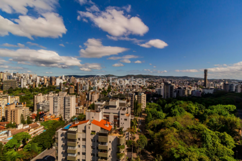 Image 25 - 749440