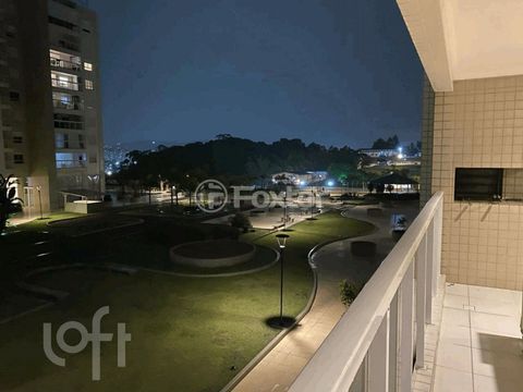 Image 8 - 749551