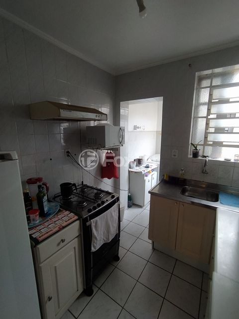 Image 4 - 749682