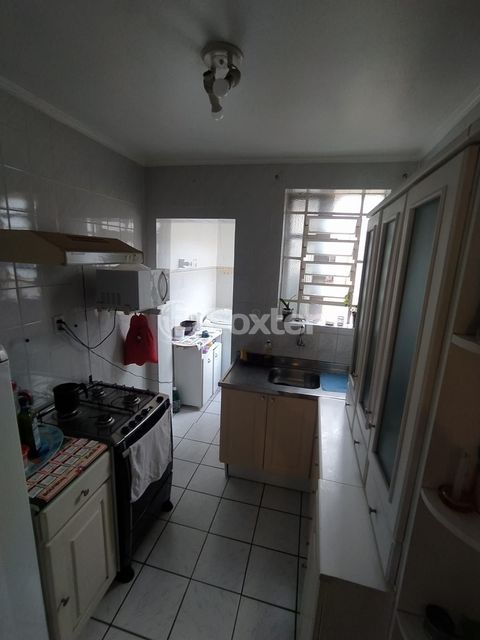Image 6 - 749682
