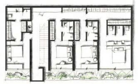 Image 21 - 750067