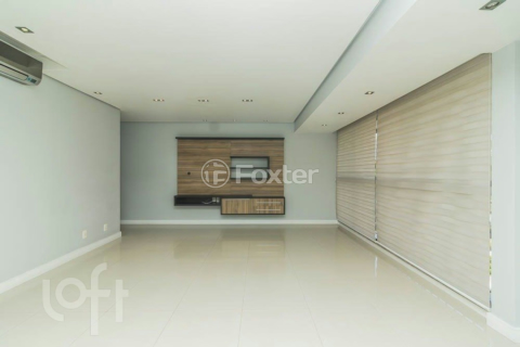 Image 8 - 750069
