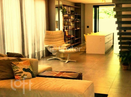 Image 0 - 750297