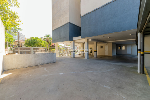 Image 35 - 751073