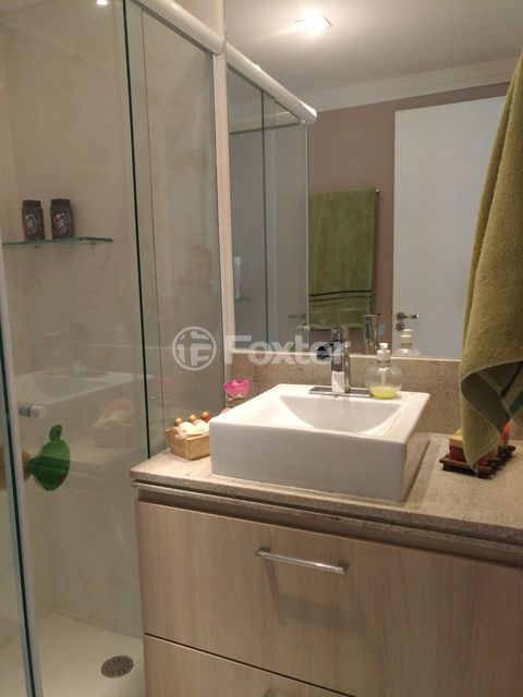 Image 26 - 751805