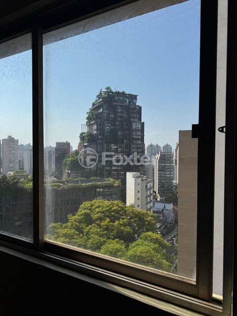 Image 20 - 752755