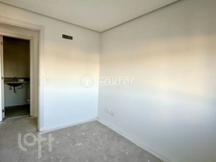 Image 23 - 755121