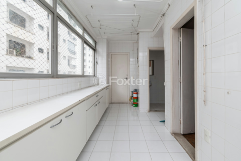 Image 40 - 755425