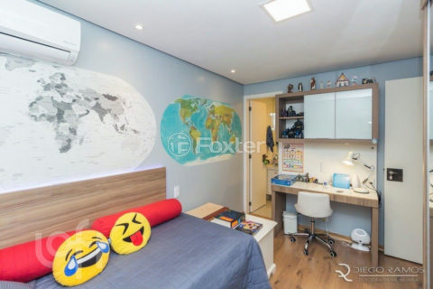 Image 21 - 804051