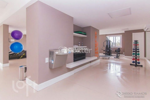 Image 20 - 807296