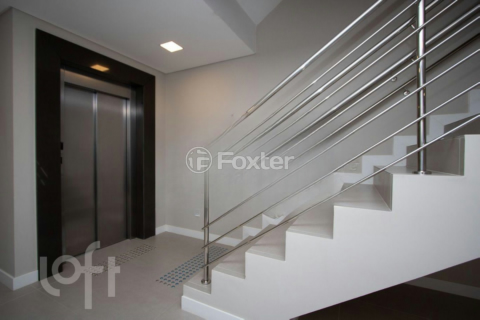 Image 21 - 807686