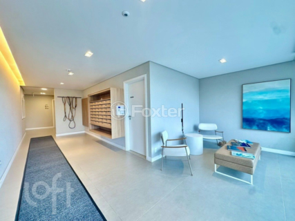 Image 32 - 807686