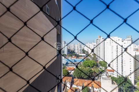 Image 8 - 807949