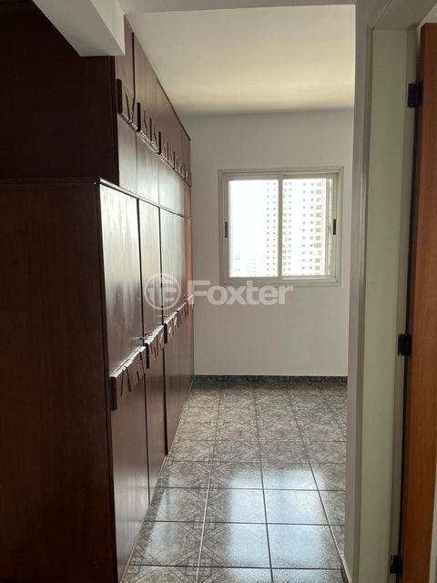 Image 7 - 808045