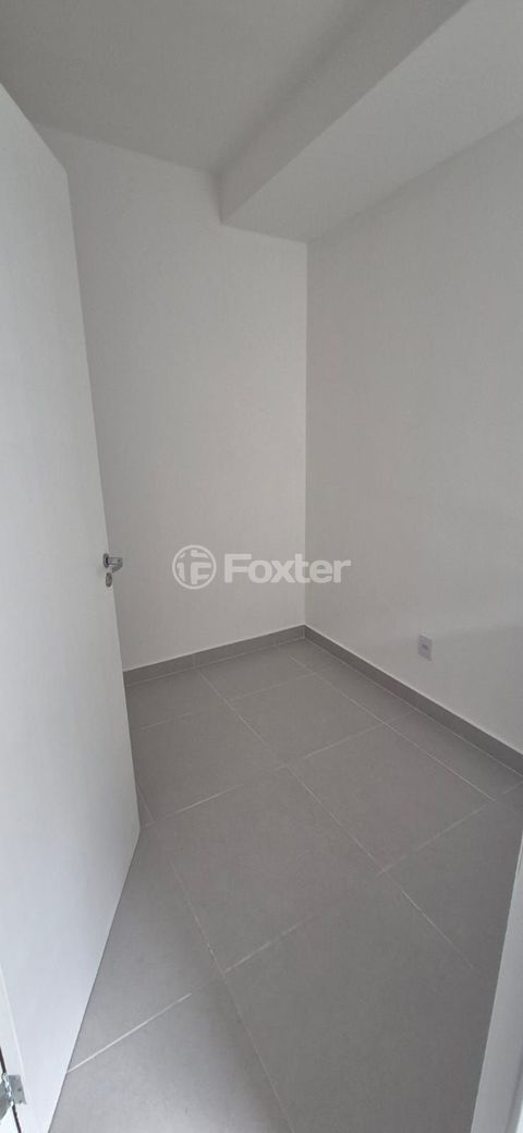 Image 6 - 809619