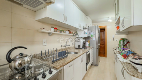 Image 4 - 809842
