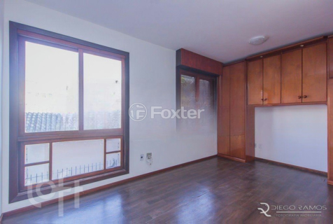 Image 7 - 810012