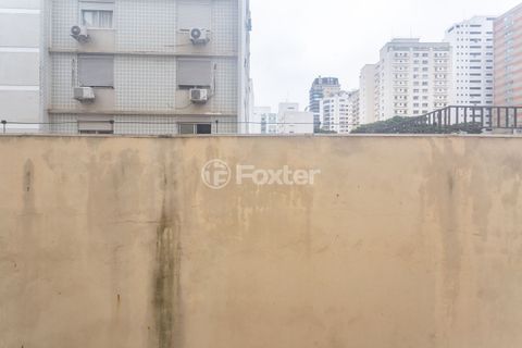 Image 35 - 810611