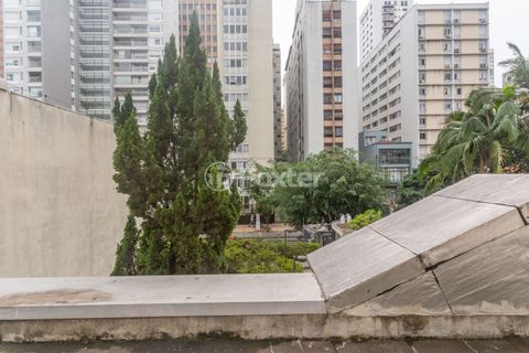 Image 53 - 810611
