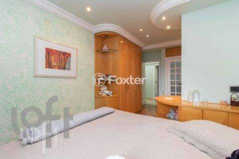 Image 32 - 810678