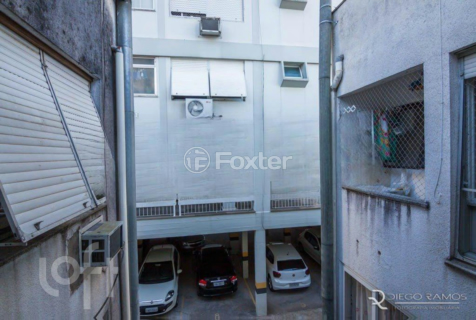 Image 8 - 810885