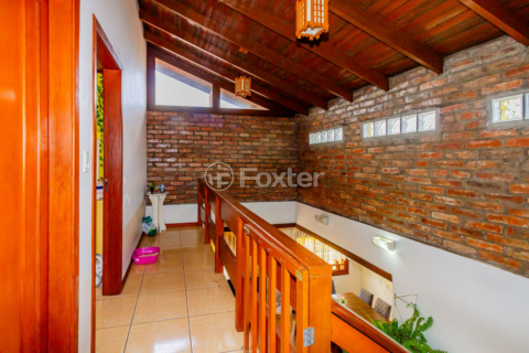Image 17 - 811400