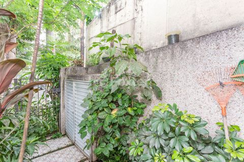 Image 64 - 812300