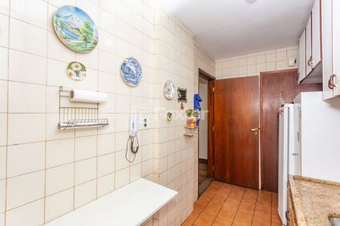 Image 30 - 812364