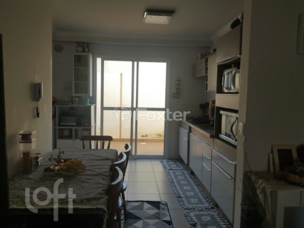 Image 11 - 812525