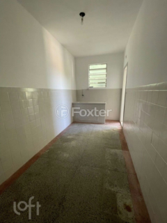 Image 7 - 812572