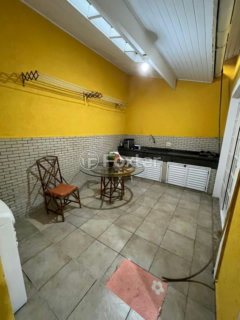 Image 26 - 812651