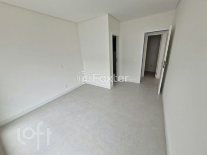 Image 8 - 812722