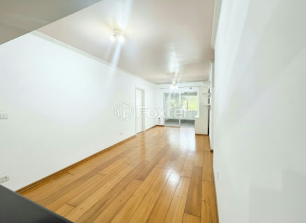 Image 3 - 812833