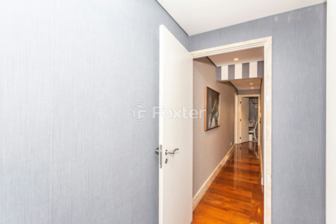 Image 68 - 813305