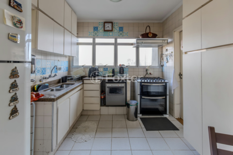 Image 23 - 813648