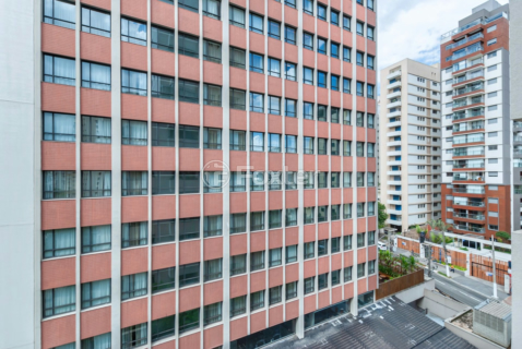 Image 6 - 813688